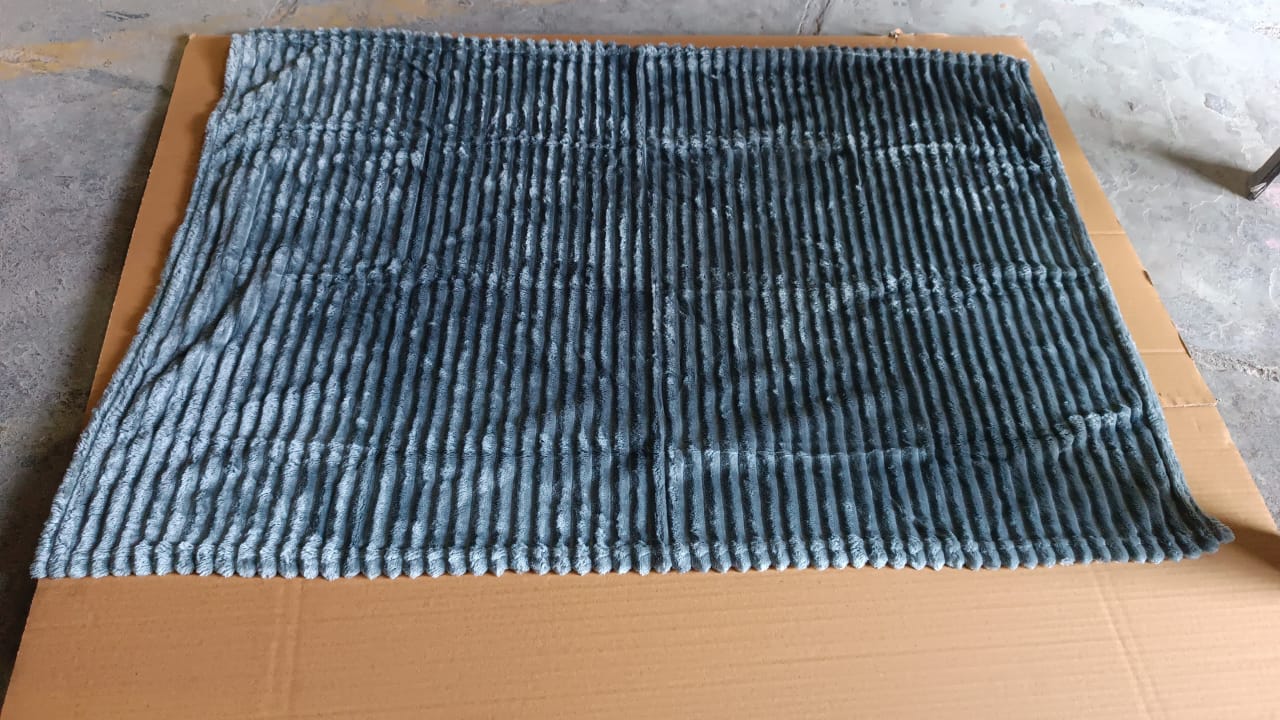 Pet Soft Cat Dog Blanket / Towel (110×70 Cm / 1 Pc / Mix Color & Design) Pet Soft Cat Dog Blanket / Towel (110×70 Cm / 1 Pc / Mix Color & Design)